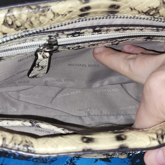 Michael Kors embossed snake skin camera bag - Picture 6 of 9